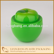 Pomme verte avec pot en plastique